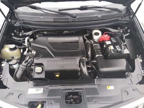 Used 2010 Lincoln MKT AWD image 25