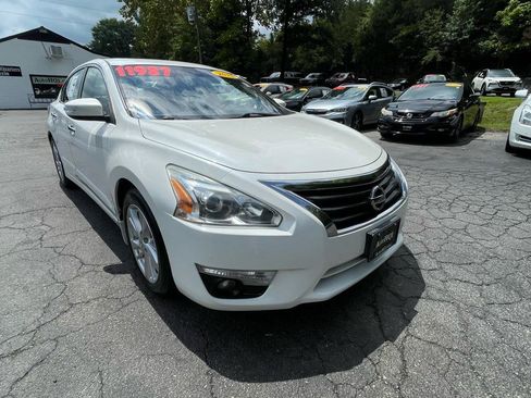 Used 2015 Nissan Altima 2.5 SL w/ Technology Package FWD image 13