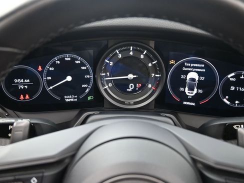 Certified 2022 Porsche 911 Carrera image 11