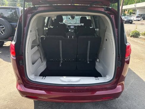 Used 2023 Chrysler Voyager LX FWD image 13