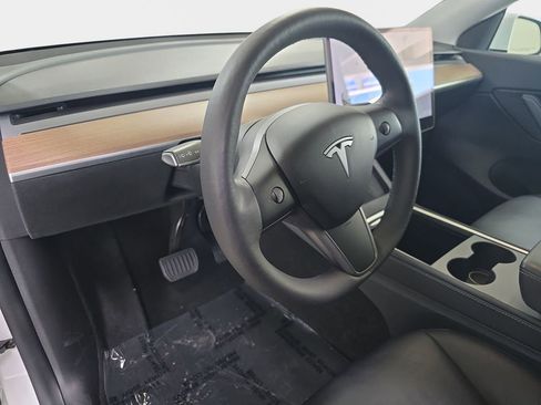 Used 2022 Tesla Model Y Long Range image 19