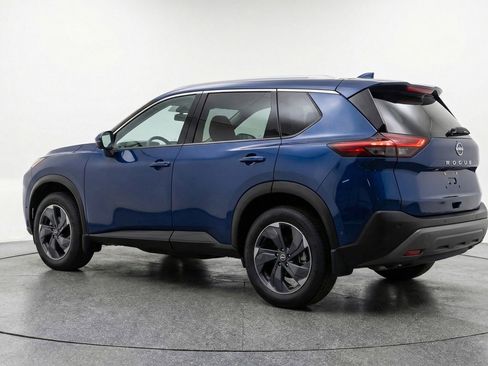 Used 2025 Nissan Rogue SV FWD image 6