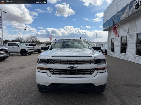 Used 2018 Chevrolet Silverado 1500 Custom w/ Custom Value Package image 2
