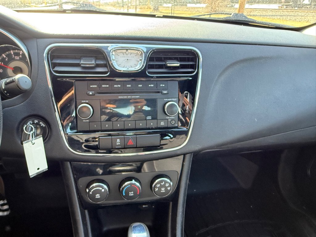 Used 2013 Chrysler 200 LX FWD image 13