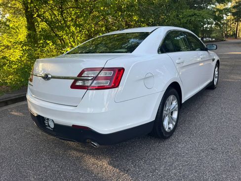 Used 2015 Ford Taurus SE FWD image 6