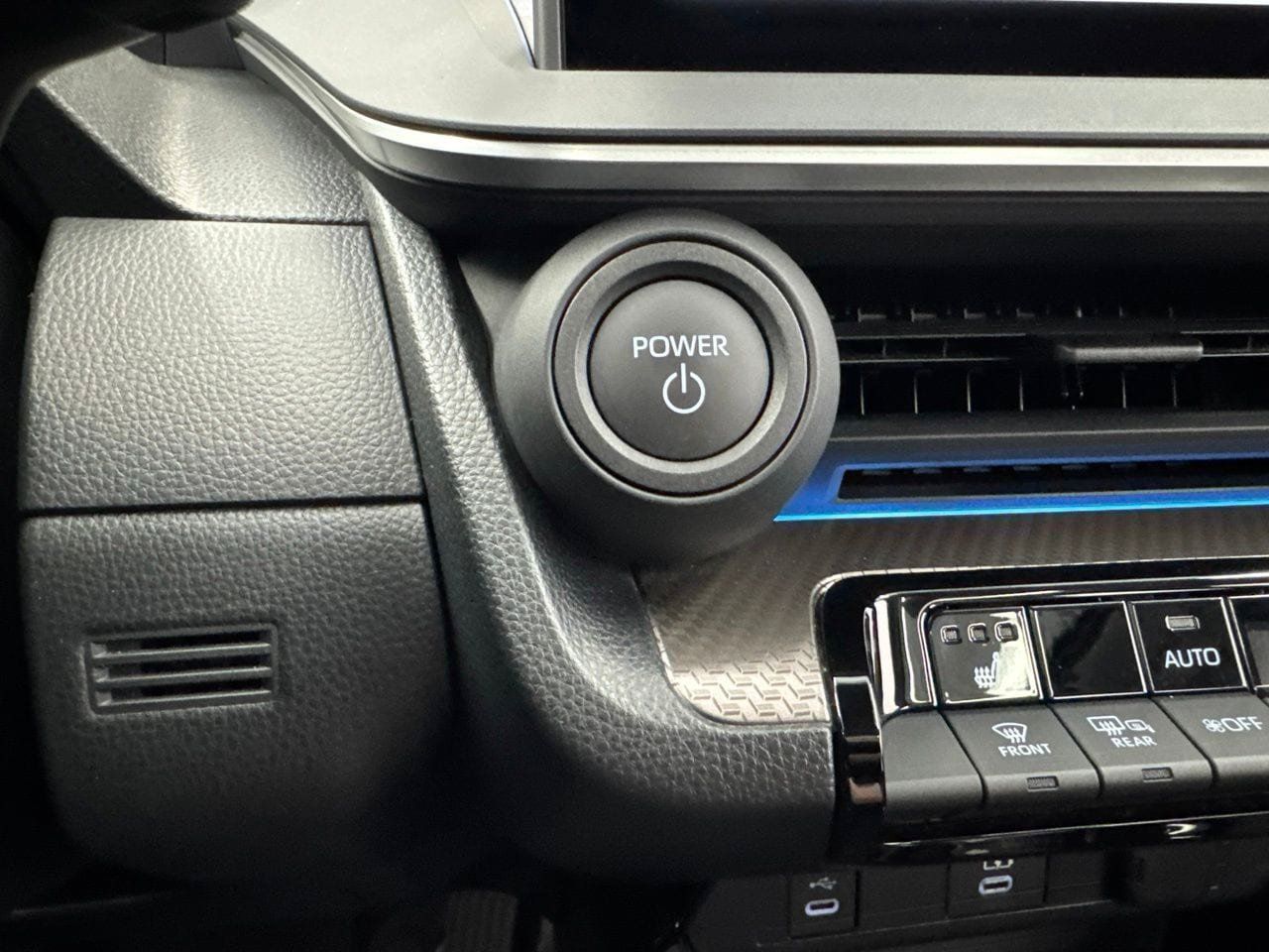Used 2025 Toyota Prius XLE FWD image 23