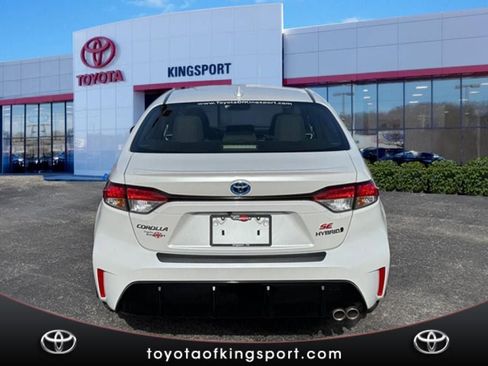 Used 2024 Toyota Corolla SE w/ SE Package image 4