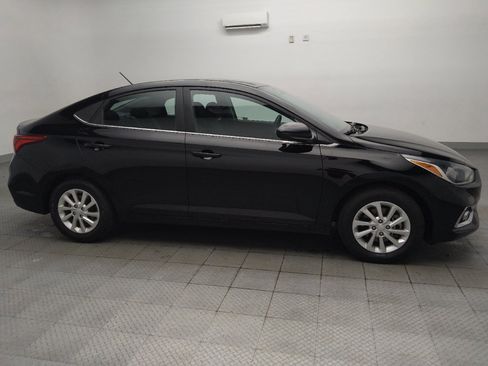 Used 2022 Hyundai Accent SEL FWD image 11
