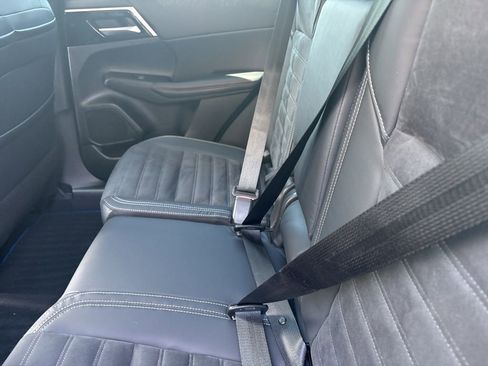 Used 2023 Mitsubishi Outlander 4WD Plug-In Hybrid image 32