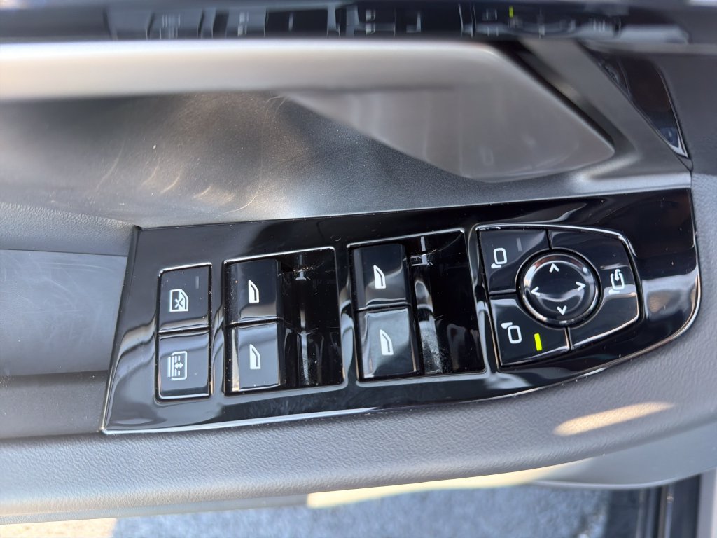 Used 2026 BMW 550e xDrive w/ Executive Package AWD/4WD image 5