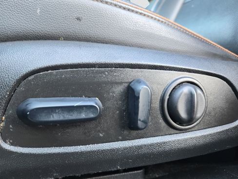 Used 2023 GMC Acadia AT4 w/ Technology Package image 8