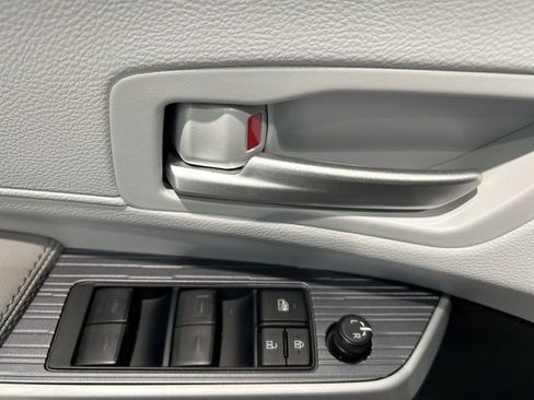 New 2026 Toyota Sienna XLE image 10