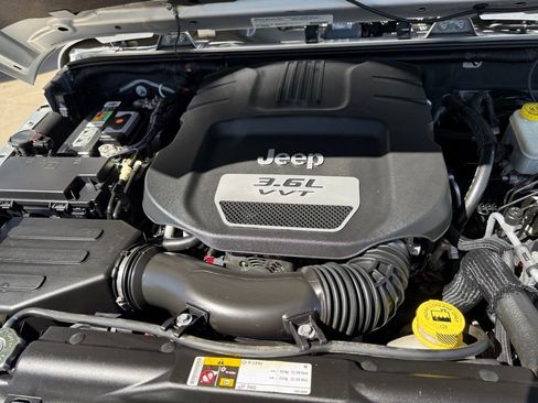 Used 2012 Jeep Wrangler Rubicon AWD/4WD image 10