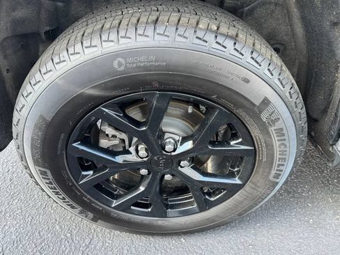Used 2025 Jeep Grand Cherokee Altitude AWD/4WD image 52