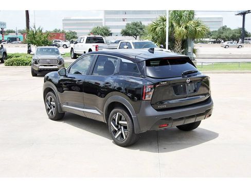 Used 2025 Nissan Kicks SV FWD image 4