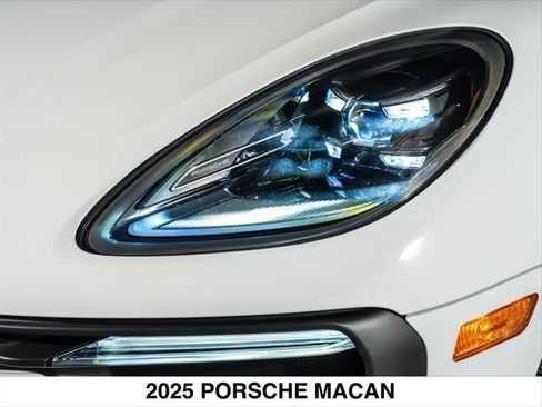 Used 2025 Porsche Macan AWD/4WD image 10