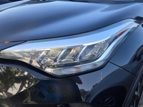 Used 2020 Toyota C-HR XLE FWD image 11