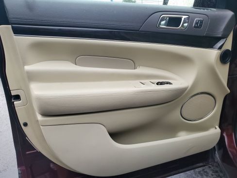 Used 2019 Lincoln MKT AWD image 7