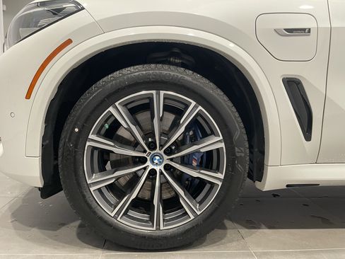 Certified 2022 BMW X5 xDrive45e w/ M Sport Package image 7