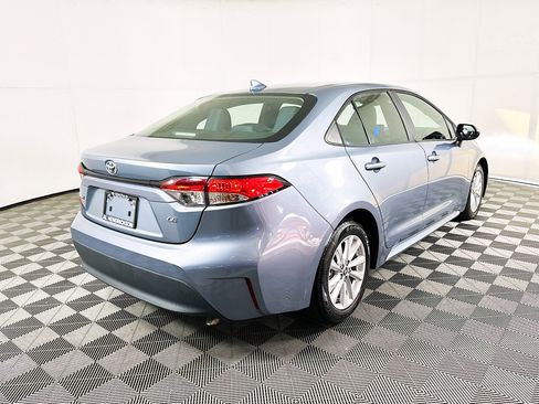 Used 2023 Toyota Corolla LE w/ LE Convenience Package image 3