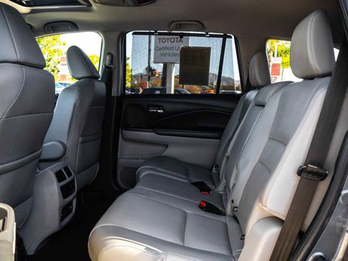 Used 2017 Honda Pilot Touring image 17