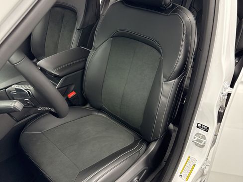 New 2025 Jeep Grand Cherokee Altitude AWD/4WD image 10