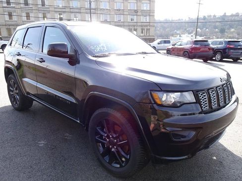 Used 2022 Jeep Grand Cherokee Laredo X image 4