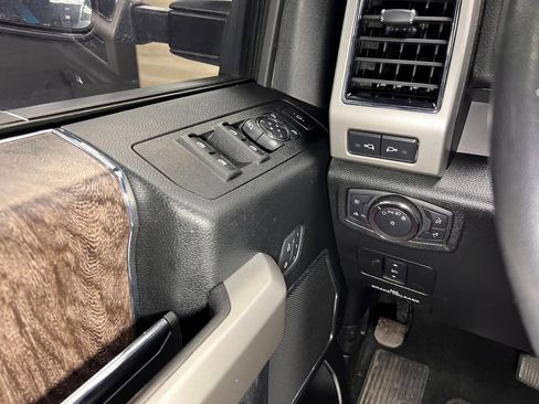 Used 2019 Ford F250 Lariat w/ Chrome Package image 6