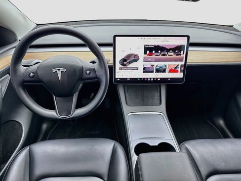 Used 2024 Tesla Model Y 2WD image 15