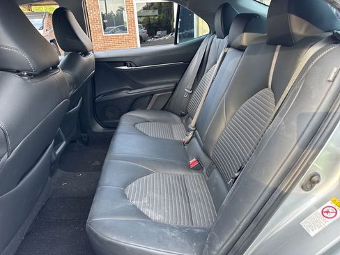 Used 2018 Toyota Camry SE FWD image 6
