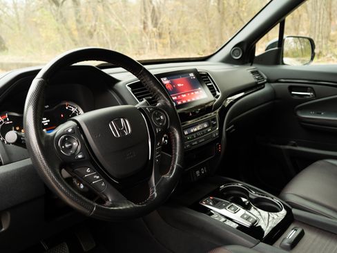Certified 2022 Honda Ridgeline Black Edition image 16