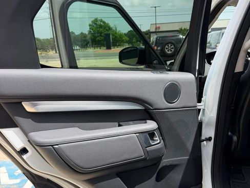 Used 2020 Land Rover Discovery Landmark AWD/4WD image 8