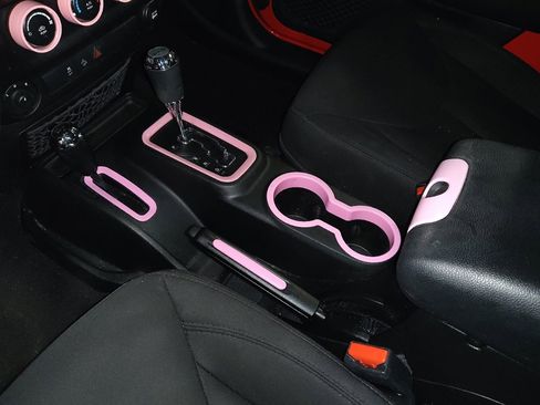 Used 2018 Jeep Wrangler Unlimited Sport S image 26