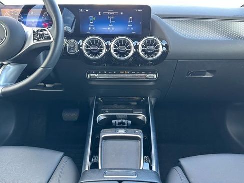 Used 2024 Mercedes-Benz GLA 250 4MATIC image 14