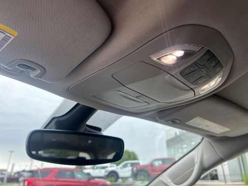 Used 2023 Chrysler Pacifica Touring-L FWD image 24