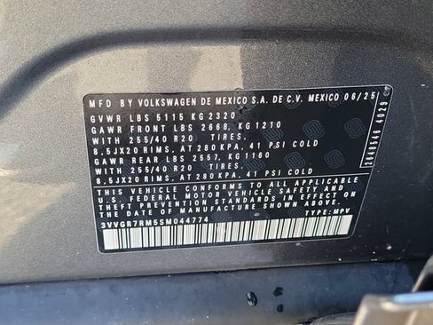 Used 2025 Volkswagen Tiguan SE R-Line AWD/4WD image 33