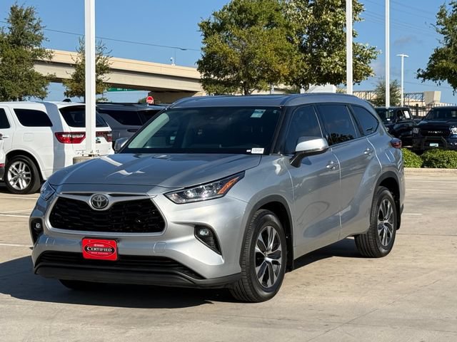 Used 2020 Toyota Highlander XLE AWD/4WD image 9