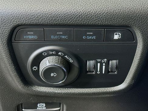 Used 2022 Jeep Grand Cherokee Limited 4xe image 17