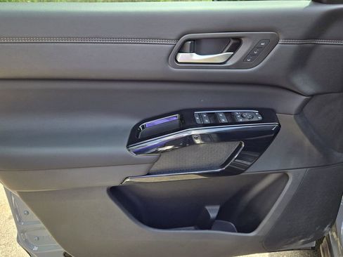 New 2026 Nissan Pathfinder Platinum FWD image 16