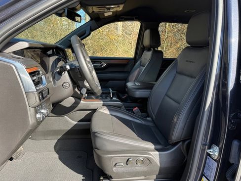 Used 2025 GMC Yukon Denali image 11