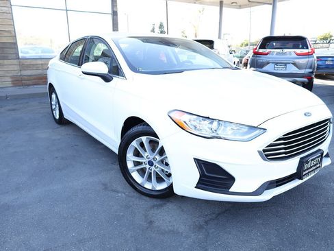 Used 2020 Ford Fusion SE FWD image 2