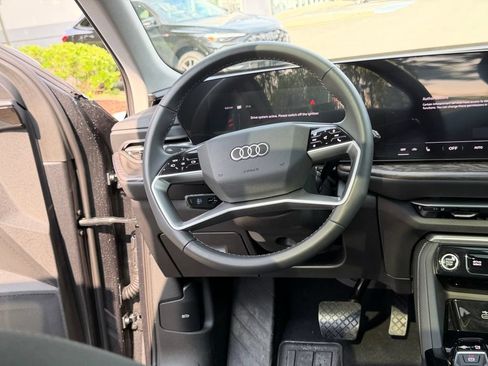 Used 2025 Audi Q5 Premium w/ Convenience Package AWD/4WD image 24