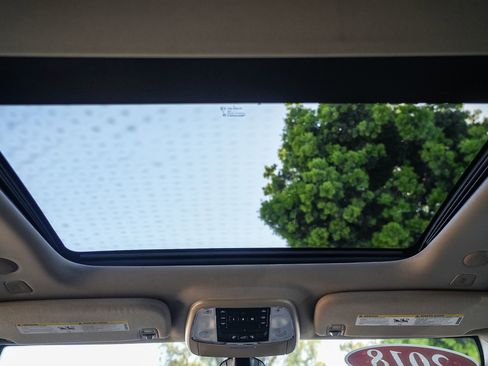 Used 2018 Jeep Grand Cherokee Overland image 16