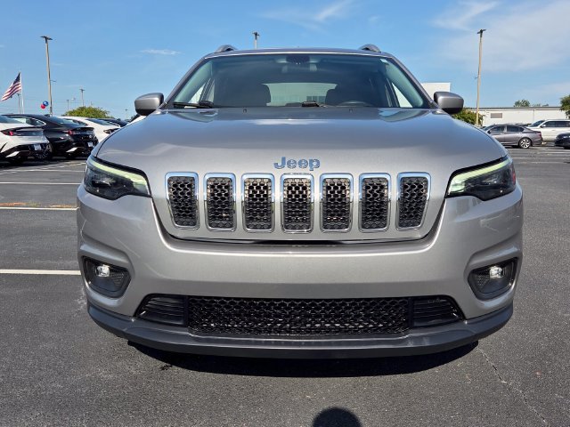 Used 2019 Jeep Cherokee Latitude w/ Popular Appearance Group FWD image 3