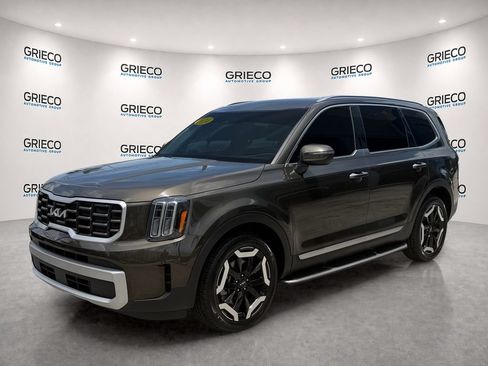 Used 2024 Kia Telluride S AWD/4WD image 3
