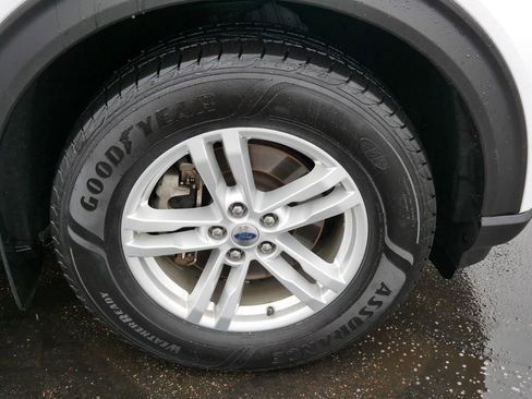 Used 2020 Ford Explorer XLT w/ Comfort Package image 6