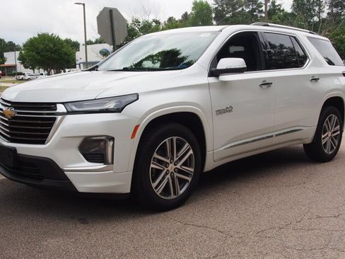 Used 2023 Chevrolet Traverse High Country FWD image 3
