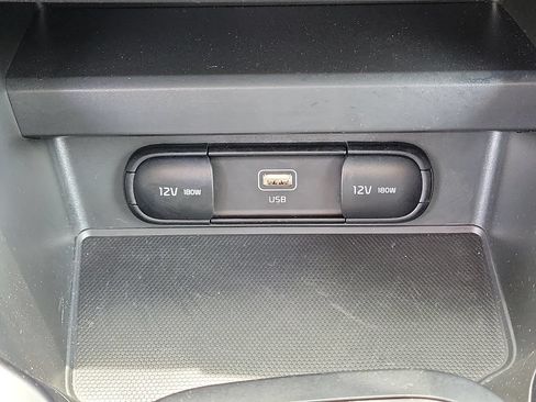 Used 2025 Kia Soul LX w/ LX Technology Package FWD image 24