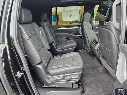 New 2026 Cadillac Escalade ESV Platinum Sport AWD/4WD image 13