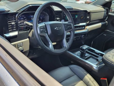 Used 2025 Chevrolet Silverado 1500 LT Trail Boss w/ LT Trail Boss Premium Package AWD/4WD image 5